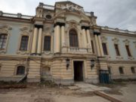 В Киеве может рухнуть Мариинский дворец: в здании остановили реконструкцию