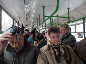 “Кажется, ржал даже водитель”: Як в тролейбусі “заткнули” двох “ватниць”