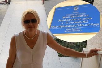 Школьники Ивано-Франковска устроили коридор позора учительнице за антиукраинские высказывания