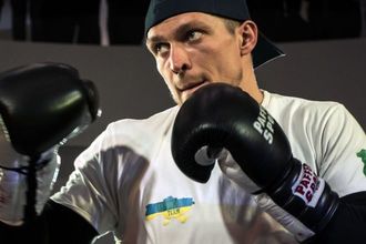 Усику хотят запретить въезд в Крым за избиение "Русского богатыря"