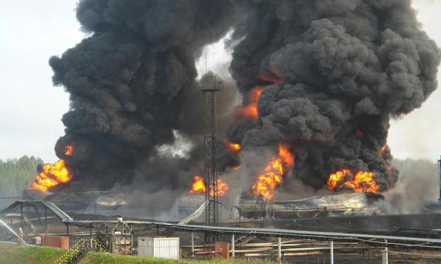 Нова біда на Путіна: У Росії вибухнула цистерна з нафтою, почалась пожежа