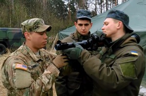 Американские десантники обучают украинских бойцов (видео)