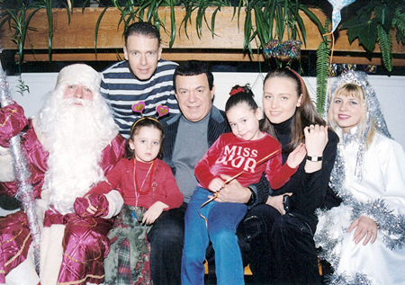 Кобзон скаржиться, що йому не дають бачитися з онуками