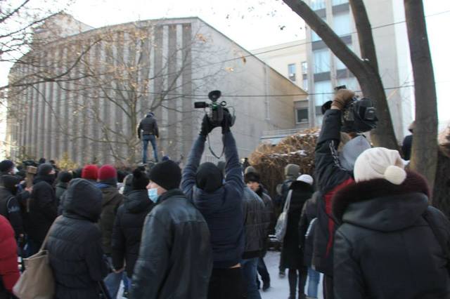 Готовится штурм Днепропетровской ОДА