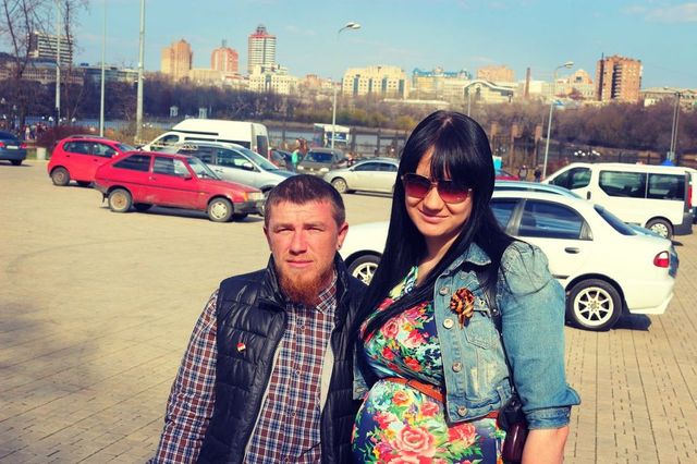 Семейные радости террориста: "Моторола" показал фото с новорожденной дочерью