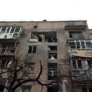 Снаряды артиллерии попали в здания Киевского района Донецка