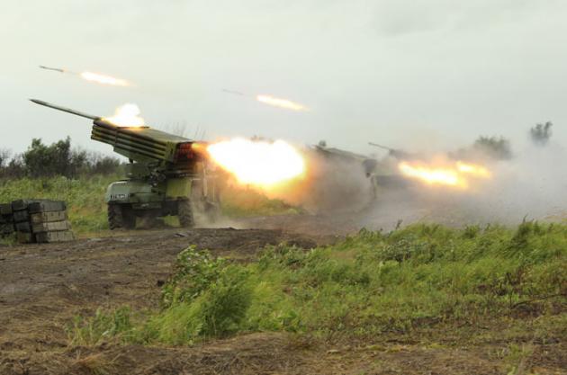 ИС: к майским праздникам РФ передала террористам 80 вагонов боеприпасов