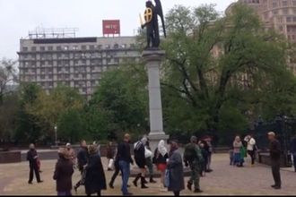 Террорист Моторола с женой в мини-юбке крестили дочь