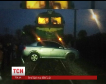 У ДТП на залізничному переїзді загинув прокурор і постраждала 7-місячна дитина