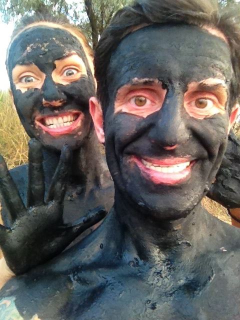 Подруга Шкіряка торгує табуретками та в’єтнамками