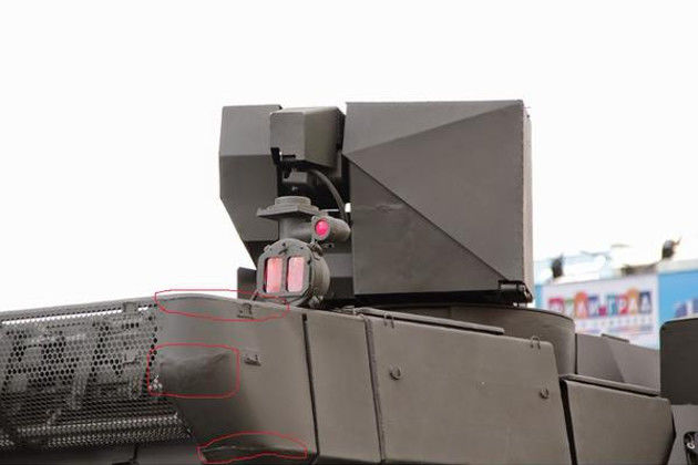 В Москве на репетиции парада ездили картонные танки: фотофакт