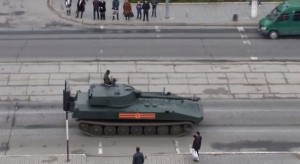 По Луганску снова возили тяжёлую технику (видео)