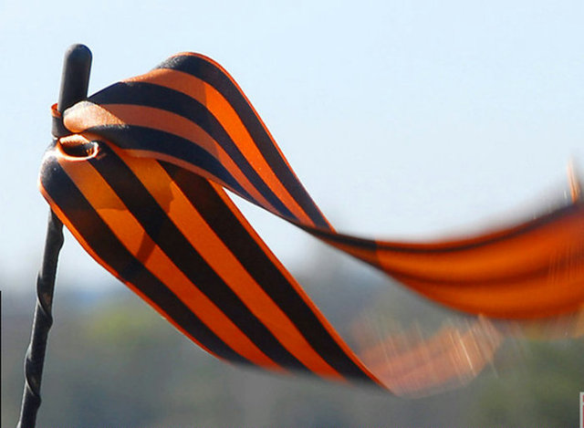 В Мелитополе пьяный мужчина с георгиевской лентой избил волонтерку