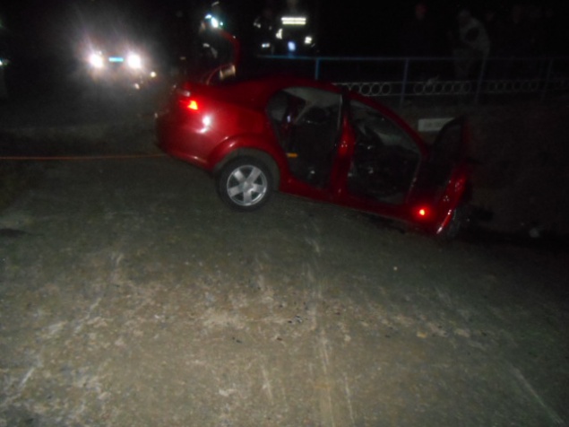 На Киевщине иномарка влетела в насосную станцию: двое погибших и двое раненых