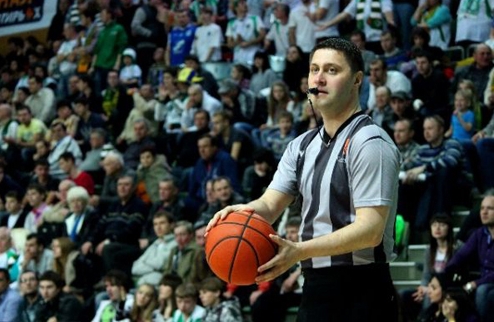 Комментатор НТВ в прямом эфире назвал украинского арбитра «уродом»