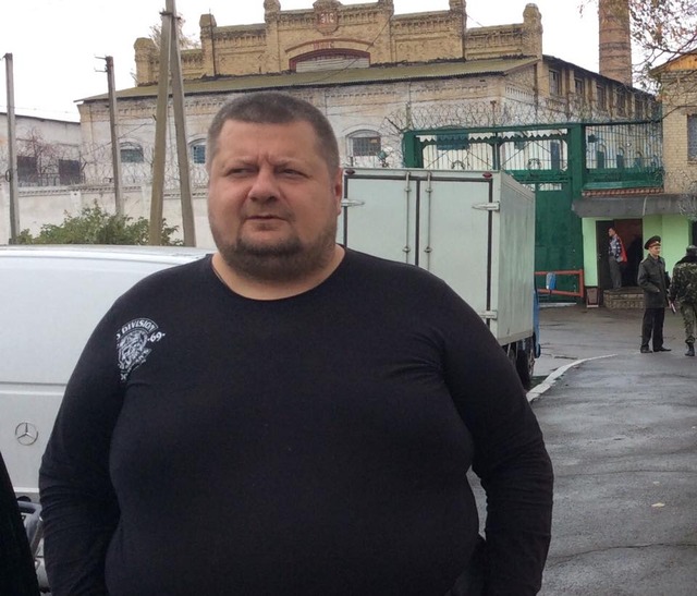 В Киеве активисты разбили мемориальную доску маршалу Жукову