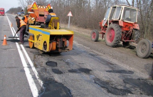 Ямковий ремонт замість реформ: стратегічне бачення українського розвитку уряд підміняє туманним «європейським майубтнім»