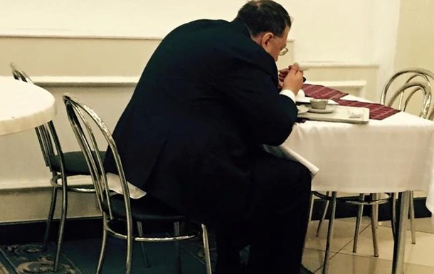 Геращенко застукали в столовой во время голосования в Раде