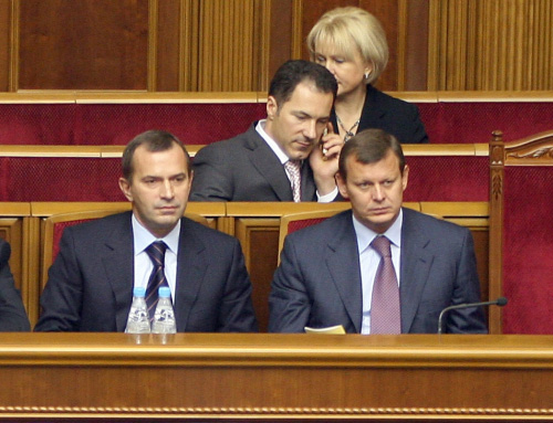 Братья Клюевы присвоили завод и финансировали его, отбирая деньги у детей