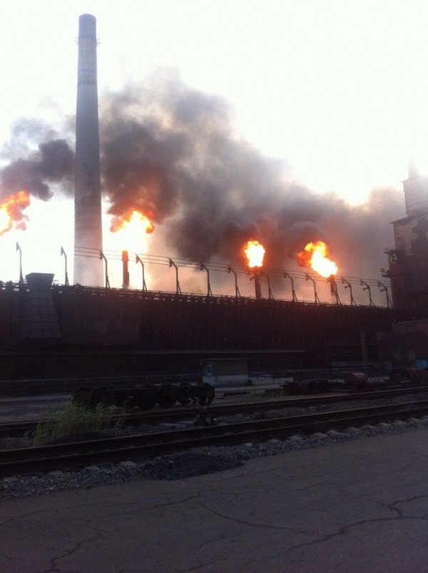 В Авдеевке горит коксохимический завод