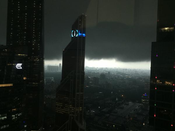 Погодній апокаліпсис в Москві: оголошено передостанній рівень небезпеки