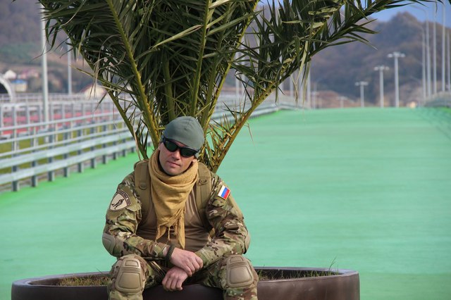 Флеш-рояль. Солдат 3-й бригады спецназа ГРУ РФ открыл все карты