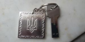 Флешки Порошенка – збиток державі