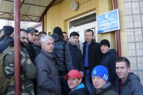 Генштаб дал добро: повестки закарпатцам будут вручать, где угодно и как угодно