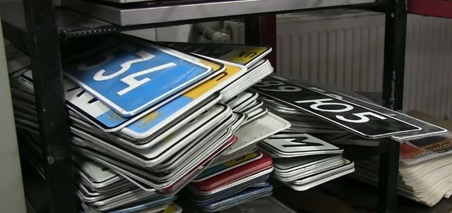 В Украине закончились номерные знаки