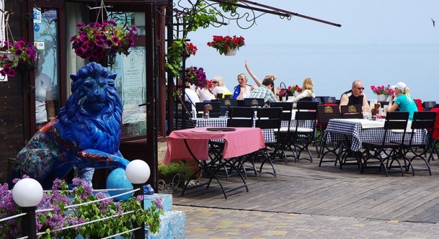 ОДЕССКОЕ ПОБЕРЕЖЬЕ: ДЕПУТАТСКИЕ ДАЧИ, ЭЛИТНЫЕ КЛУБЫ И «ЗАКРЫТЫЕ ПЛЯЖИ» (ФОТО)