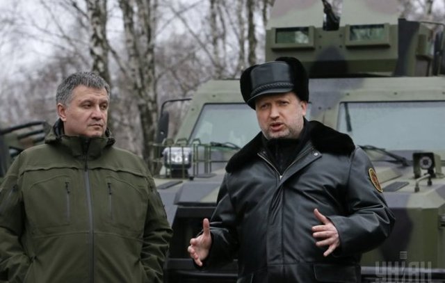 Для чего Аваков и Турчинов отправились в совместную поездку