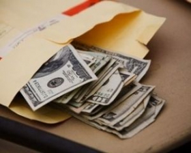 Кому українці дають найбільше хабарів (інфографіка)