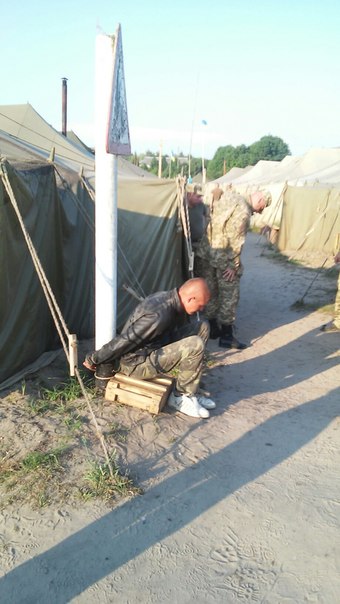 У Збройних Силах п’яниць кидають у ями (ФОТО)