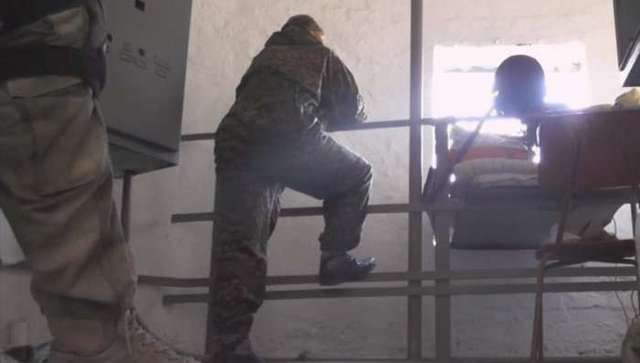 «Правый сектор» показал, как издевается над вражеским снайпером (ВИДЕО)