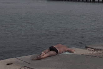 Курортный сезон в Крыму провалился: пустой пляж и невыгодные туристы