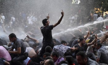 У Єревані з`явилися перші барикади