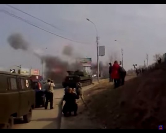 НА УЛИЦАХ ДОНЕЦКА ТЕРРОРИСТЫ УСТРОИЛИ ПОКАЗАТЕЛЬНЫЙ ОБСТРЕЛ ИЗ САУ