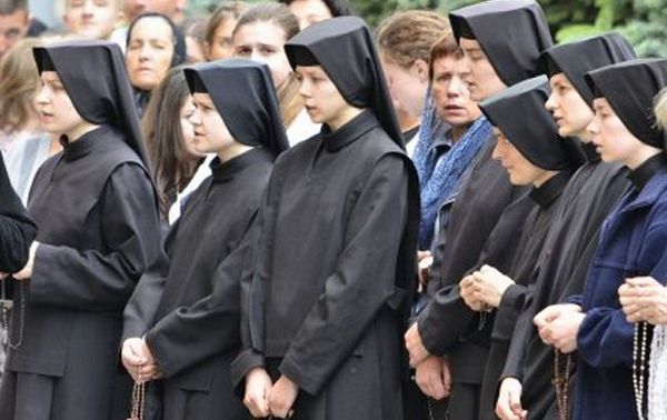 Лидеров секты «догналитов» выдворили из Украины