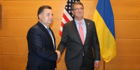 Министр обороны США Эштон Картер подтвердил поддержку Украины перед лицом "российской агрессии"