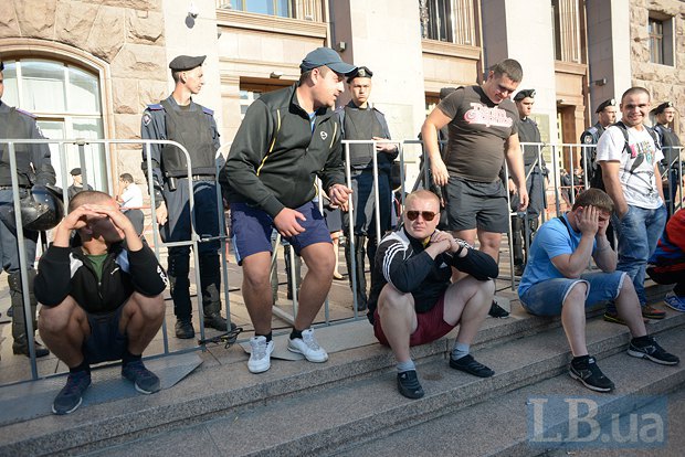 Проросійська місцева влада отримає законне право мати легальних організованих "тітушок"