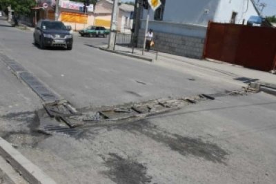 Крым выбился в число лидеров в России по жалобам на плохие дороги