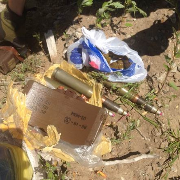 Силовики схопили "на гарячому" військових, які вивозили зброю з зони АТО