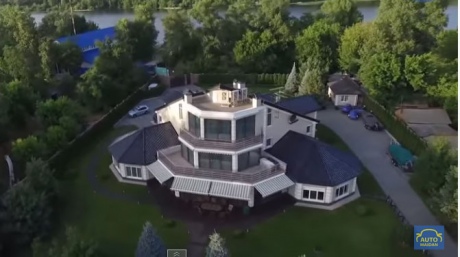 Стало відомо, хто побудував собі віллу на Трухановому острові