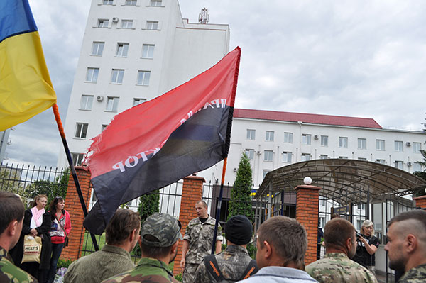 “Правий сектор” Хмельниччини хоче голову Авакова