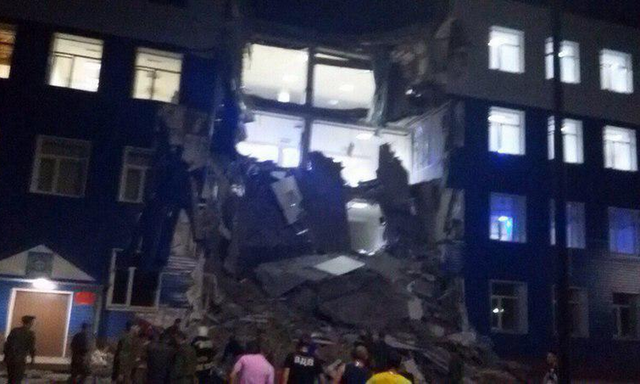 В России обрушился корпус учебного военного центра. Под завалами десятки людей