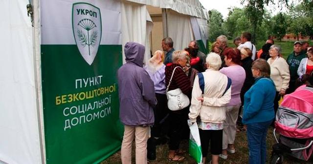 ДАВКА ЗА ХАЛЯВУ В ЧЕРНИГОВЕ: А ЧЕМ ЭТО ЛУЧШЕ БЛИНОВ НА ЛОПАТЕ?