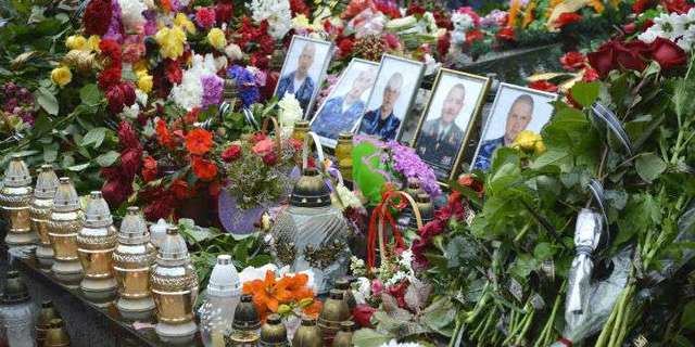 Загиблі військові нікому не потрібні, адже на них не попіаришся – волонтер