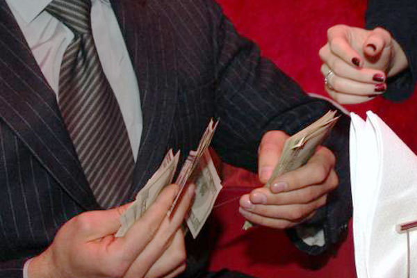 Податківці не врахували доходи дружини судді