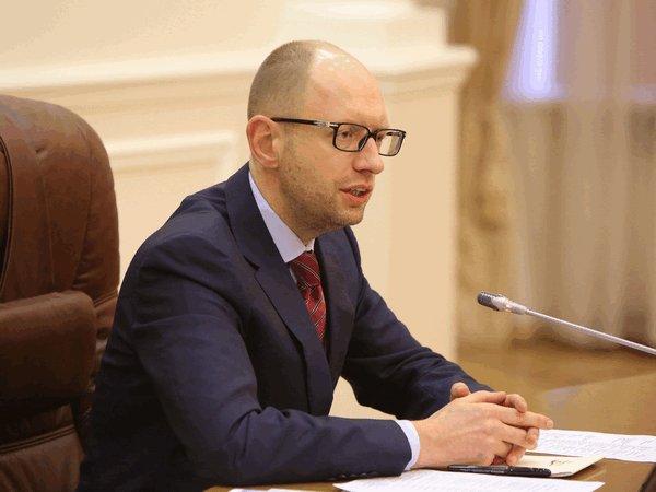 Яценюк заявил о передаче ряда таможен в управление британской компании