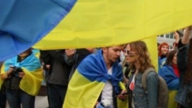 В Киеве 2-тысячный митинг направляется в правительственный квартал